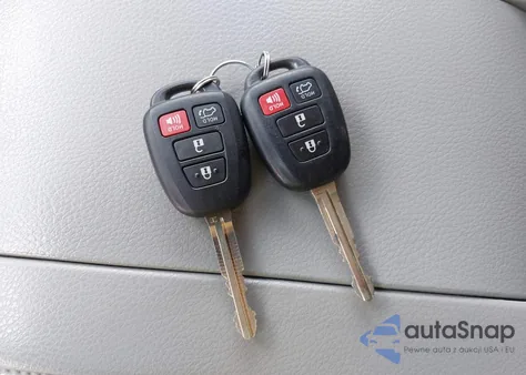 2016 Toyota Highlander Le Plus V6 z USA, uszkodzony, nr VIN 5TDBKRFH9GS356152